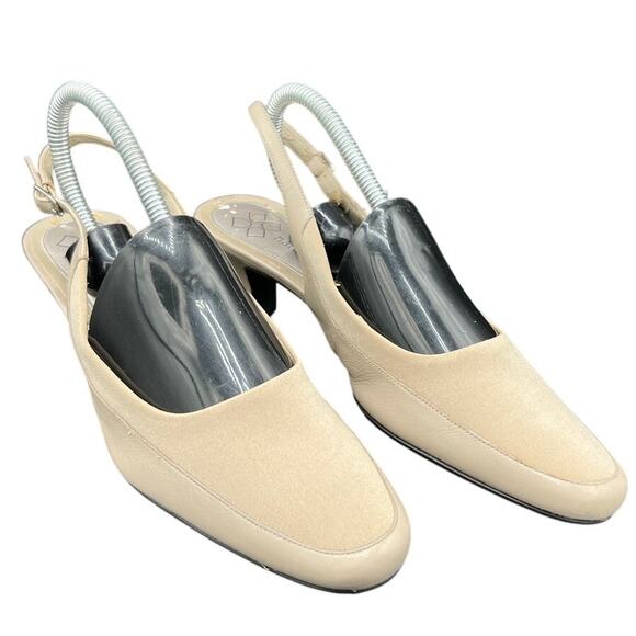 Naturalizer Shoes - 🤍 VTG Naturalizer Beige Slingback Kitten Heels – Size 8M Women’s (See Interior)